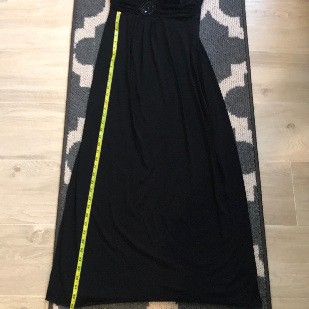 Sleeveless black dress - Picture 6 of 6